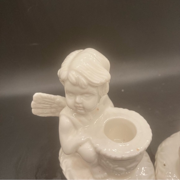 Vntg 5’ porcelain cherub angel figurine candlestick holder set 3.5’ round base - Picture 11 of 11